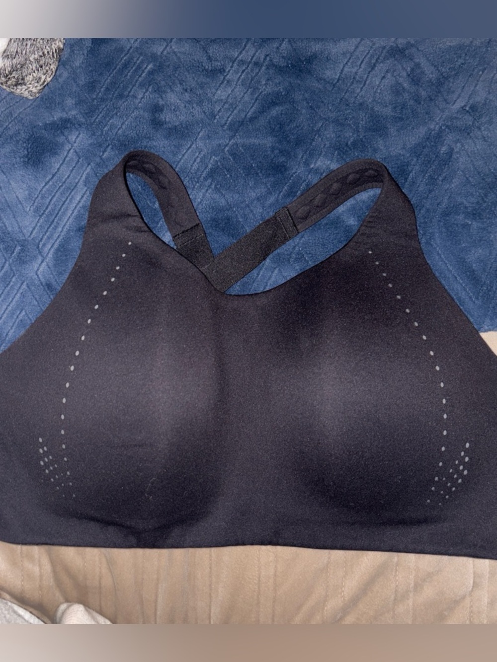 Lululemon Seamless Black Women's Sports Bra - Supportive Comfort